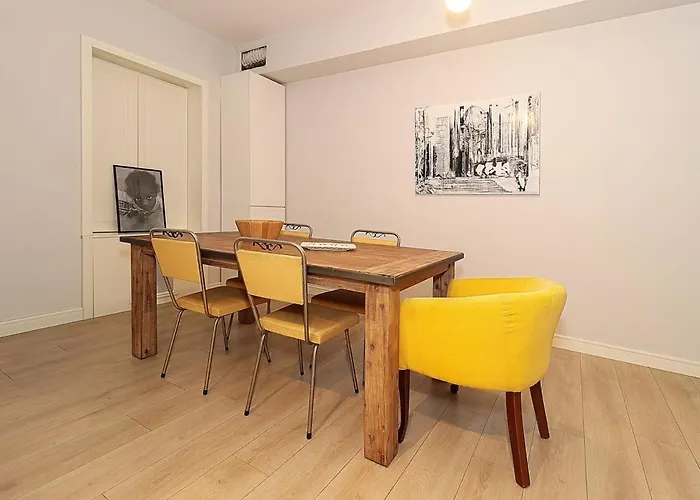 Mtatsminda Cozy Apt: Central & Comfy - By Wehost