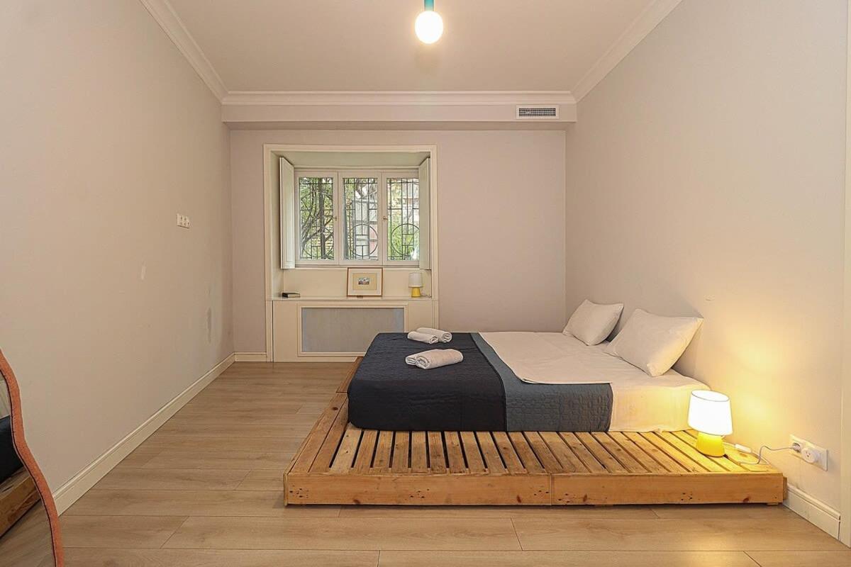 Apartment Mtatsminda Cozy Apt: & Comfy - By Wehost *