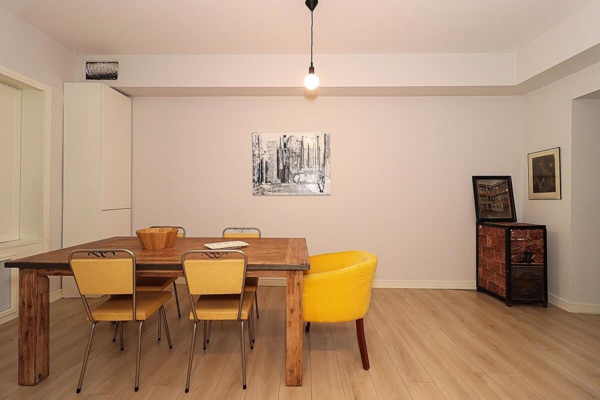 Apartment Mtatsminda Cozy Apt: & Comfy - By Wehost