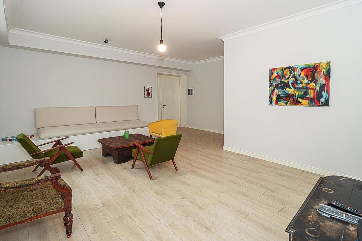 Apartment Mtatsminda Cozy Apt: & Comfy - By Wehost