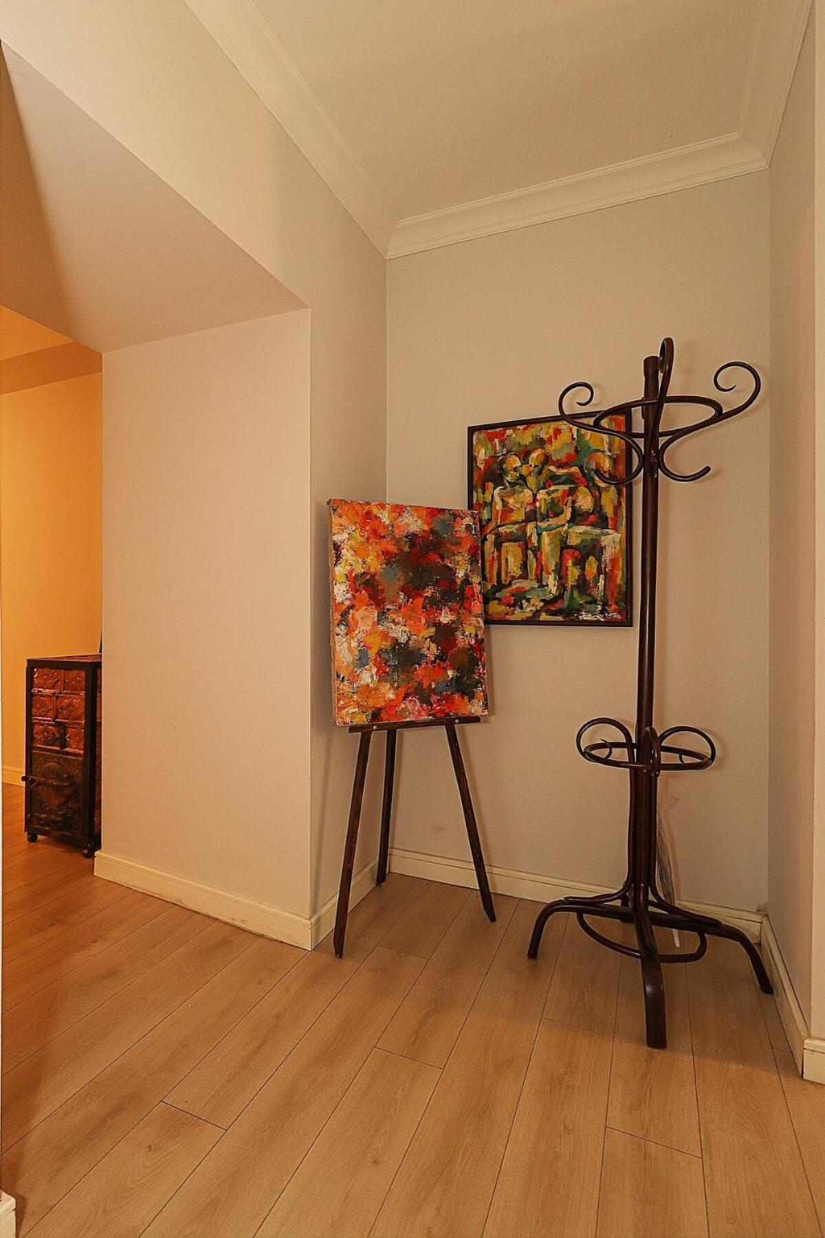 Mtatsminda Cozy Apt: & Comfy - By Wehost *