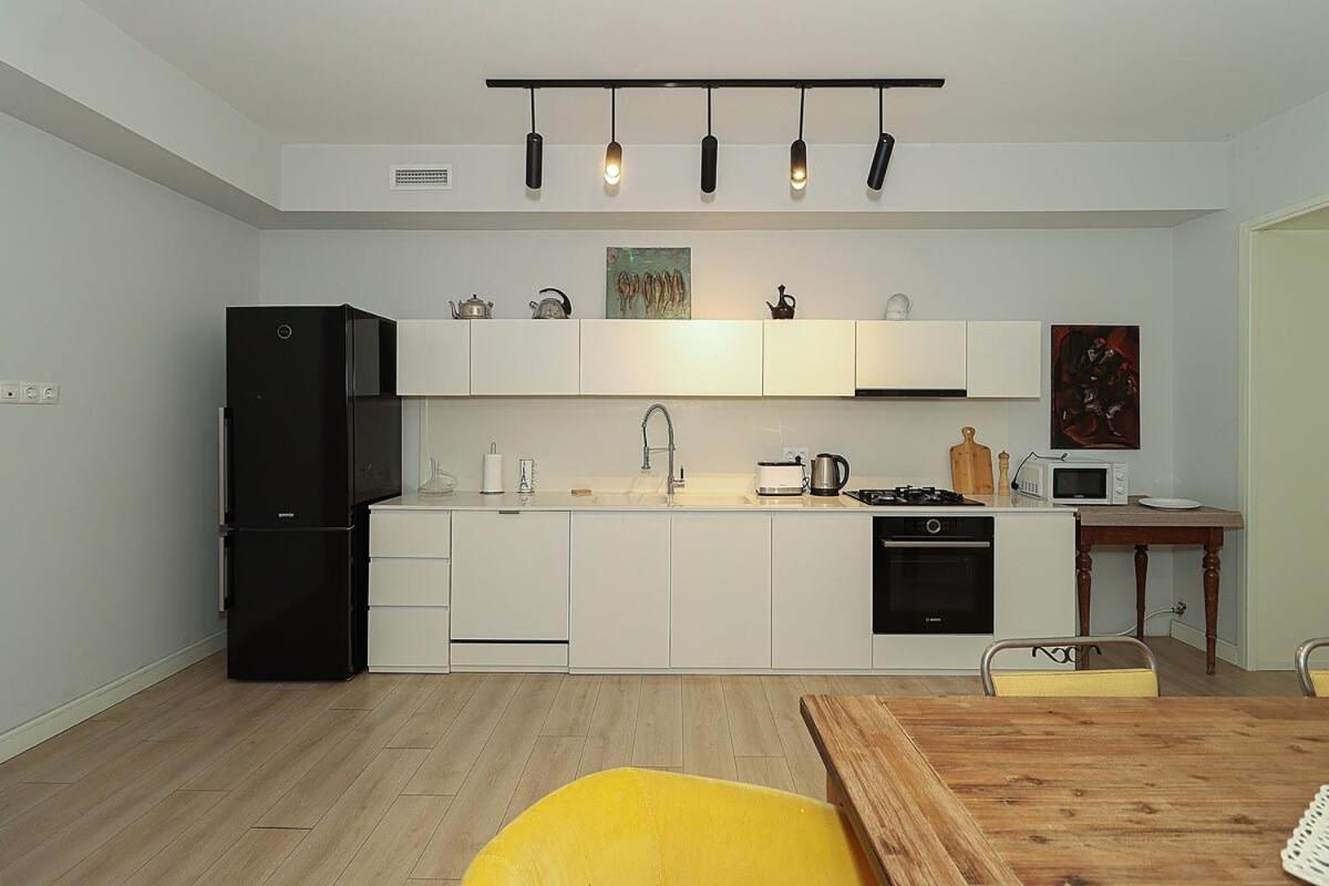 Mtatsminda Cozy Apt: & Comfy - By Wehost Tiflis