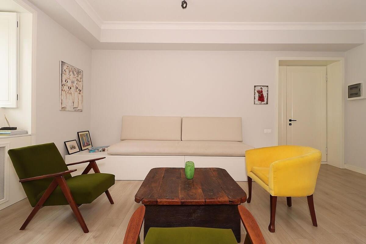 Mtatsminda Cozy Apt: & Comfy - By Wehost Tiflis